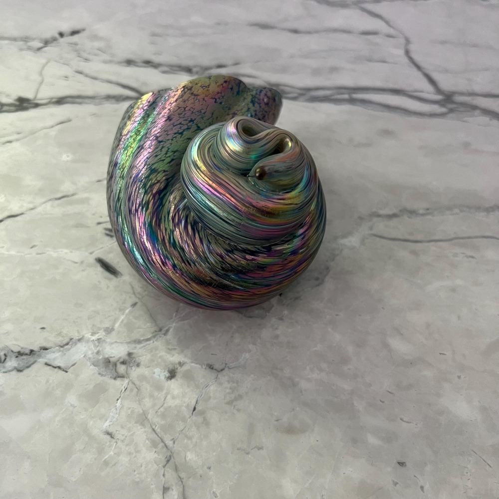 Signed Cohn Stone Art Glass Iridescent Spatter Nautilus Sea‎ Shell Figurine